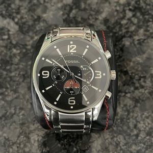 Used Fossil watch. Shows signs on wear. Needs a new battery